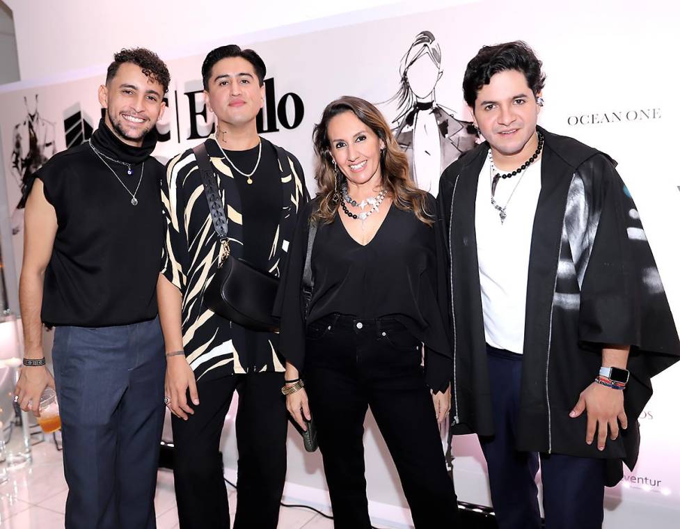 La IX edición de BAC Estilo Moda reunió en Invernaderos del Trigo a los protagonistas de la industria creativa, sponsors, invitados especiales; una hermosa comunidad dispuesta a celebrar con orgullo el sello de Made in Honduras. En la imagen: Mario Menpez, José Vargas, Gabriela Zelaya y Don Camazots.