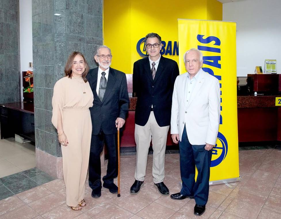 Inauguran la exposición “Tierra de Pan Llevar” de Marco Rietti