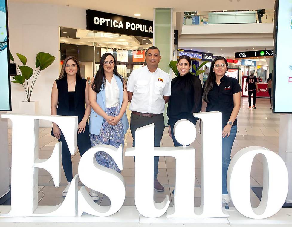 Mar Samadi Cobos, Claudette Kattán, Orlando Cáceres dePintura Sur, Michelle Marzan de grupo Opsa y Cindy Rocio de grupo Q.