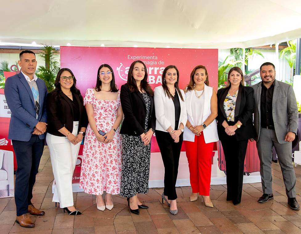 BAC Honduras culminó con éxito su campaña “Experimenta la Magia de Ahorrar en BAC”, una iniciativa que, bajo su estrategia de triple valor, impulsó a miles de hondureños a adoptar hábitos financieros responsables. Con esta promoción, el banco no solo premió la fidelidad de sus clientes, sino que también fortaleció su propósito de fomentar el bienestar económico a través del ahorro.