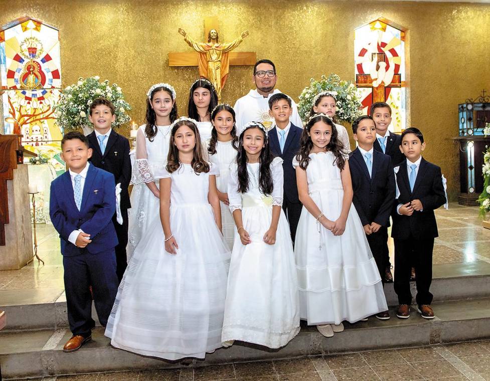 Celebración de la Primera Comunión en Nuestra Señora de Suyapa