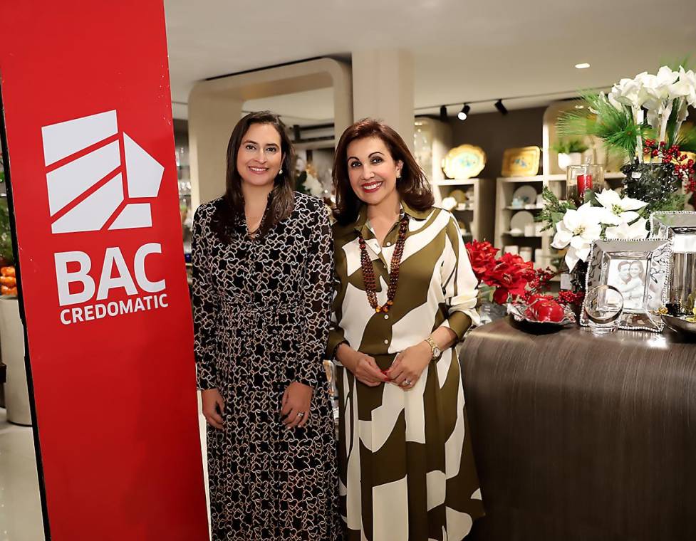 Eleganza inauguró la temporada navideña en Tegucigalpa con un elegante cóctel presentado por BAC Credomatic. Durante la velada, los invitados pudieron disfrutar de descuentos especiales, así como de la presentación de la nueva colección navideña de la tienda. Valeria Ríos y Carolina Canahuati.