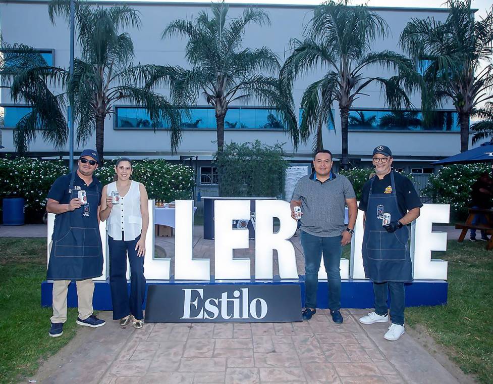 ”Sábados de Parrillas”, patrocinados por Miller Lite y presentados por Revista Estilo, reunió a entusiastas de la gastronomía en una experiencia llena de sabor, música y camaradería. En el jardín de Expocentro, los participantes disfrutaron de una jornada culinaria dirigida por el chef Raúl Barahona, donde prepararon exquisitos cortes de carne y salsas tatemadas, acompañados de Miller Lite bien frías. Un evento que combinó la pasión por la parrilla con el disfrute entre amigos y familia.Arturo Corrales, representante de Finca Ocho, Michelle Marsan, grupo Opsa, Marco López, gerente de marca de Miller Lite y el chef Raúl Contreras.