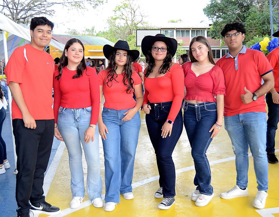 ¡Un día lleno de emociones y recuerdos! Los seniors 2024 de Summer Hill School fueron recibidos con alegría en la escuela, cuando los juniors les organizaron una linda despedida antes de su graduación. En esta festividad especial, los futuros seniors prepararon juegos, música y un delicioso brunch como última aventura juntos.