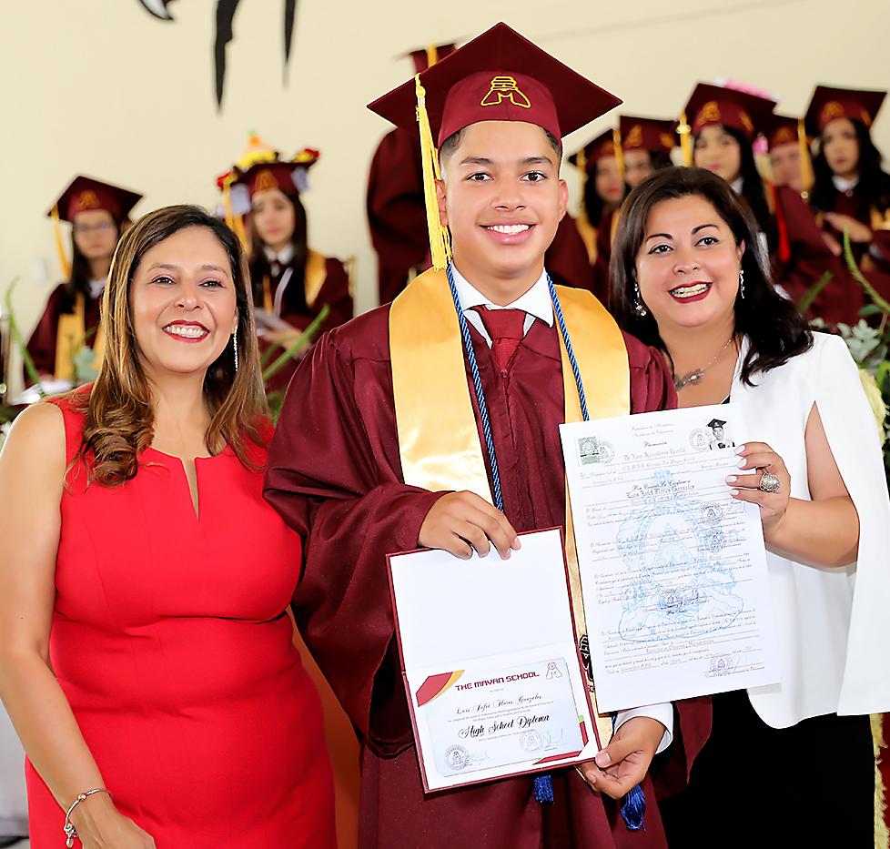Graduación 2024 de Mayan School