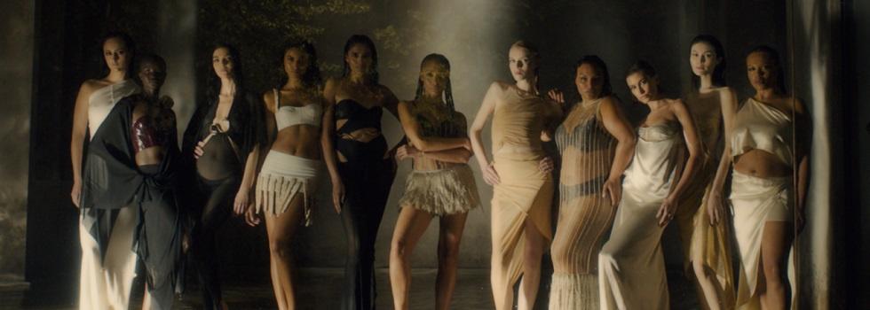 El regreso del Victoria’s Secret Fashion Show no es simplemente una repetición del pasado, sino una reinvención. Con un enfoque en la inclusión, la diversidad y la representación, promete ser uno de los más memorables en la historia de la marca, creando un equilibrio entre su legado y su nueva visión de la moda y la belleza en la actualidad.