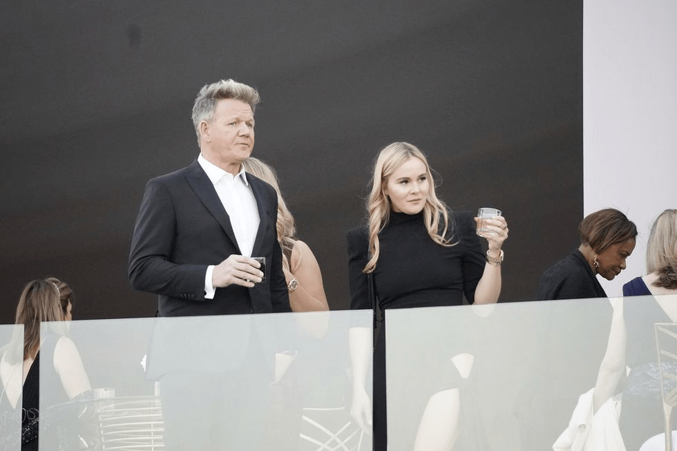 Otro de los invitados que pudieron ser captados disfrutando del evento fue el legendario chef Gordon Ramsey.