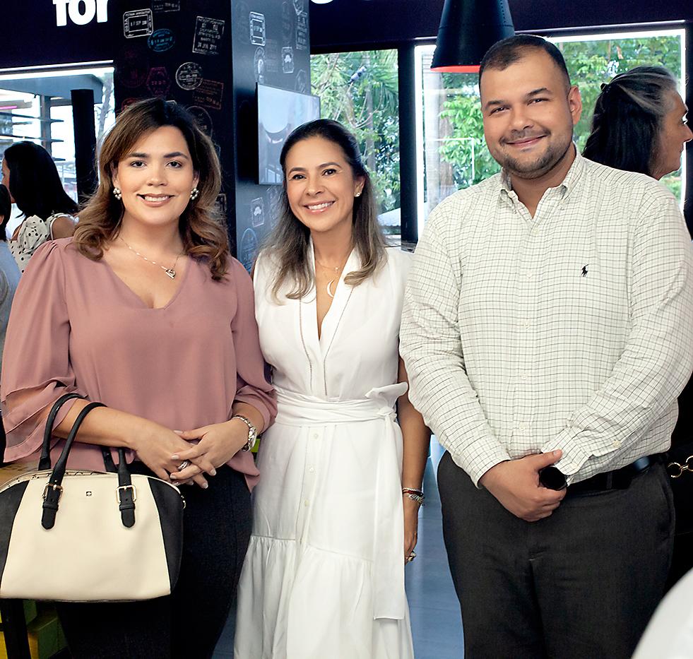 Sarah Zepeda, Adriana Kudo y Gustavo Chávez.