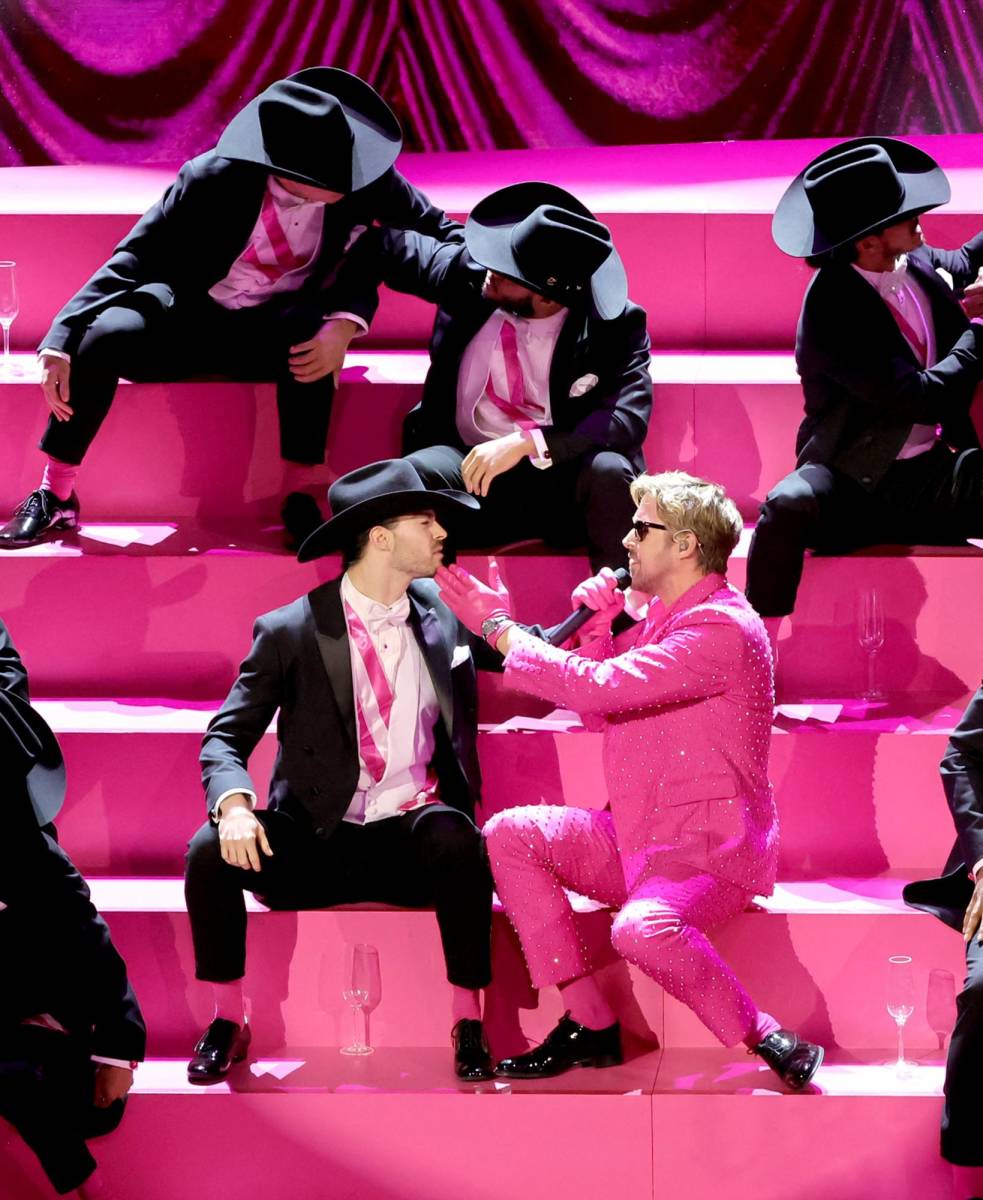 Si bien, no logró quedarse con el premio a Mejor Canción, que fue otorgado a Billie Eilish por otro tema de <i>Barbie</i>, <i>What Was I Made For? </i>, Ryan Gosling se robó los aplausos y protagonizó el momento más vibrante de la gala
