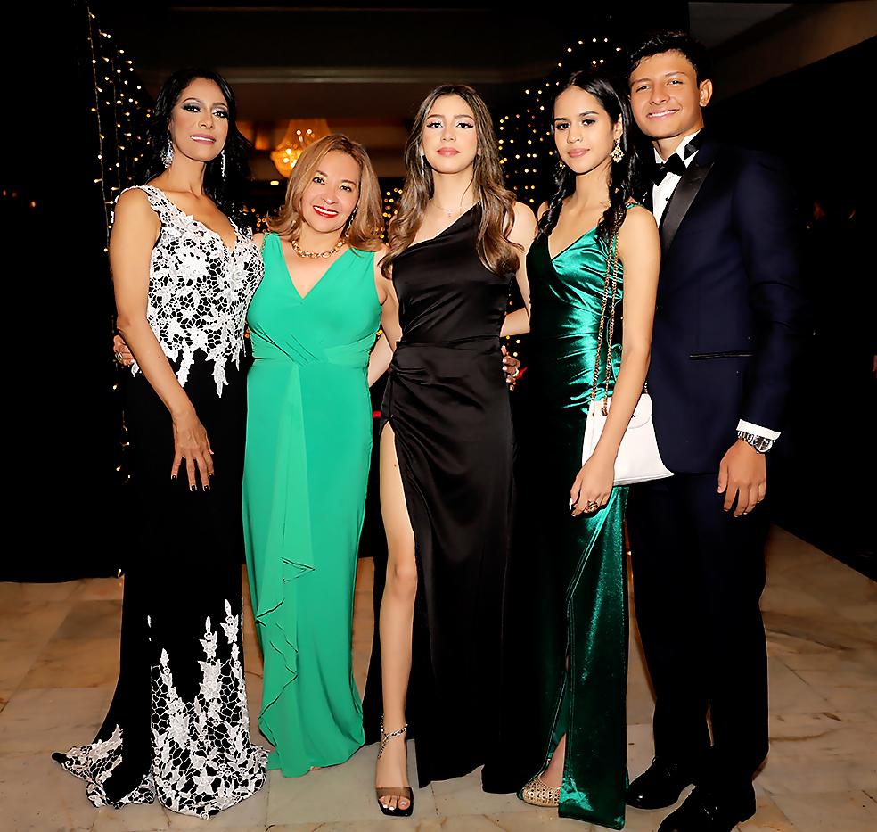 Fiesta de gala para los senior 2022 de la Estancia School