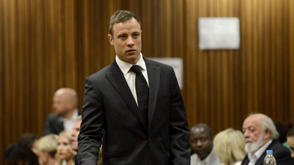 <b>Oscar Pistorius</b>El exatleta paralímpico sudafricano, fue acusado de asesinar a su novia la modelo y abogada, Reeva Steenkamp de 29 años de edad. Según la jueza del caso, Óscar disparó cuatro veces intencionadamente a través de la puerta del baño.