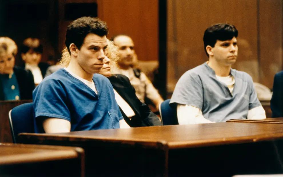 <b>Monstruos: La historia de Lyle y Erik Menendez - 19 de septiembre [Netflix]</b><b> </b>Es una serie drama basada en la historia real de los hermanos Joseph Lyle Menéndez y Erik Galen Menéndez, condenados a prisión por el asesinato de sus padres, José Menéndez y María Menéndez. Los sucesos ocurrieron el 20 de agosto de 1989, en la mansión de la familia situada en Beverly Hills. Pero su condena por el doble crimen no llegó hasta el 2 de julio de 1996.