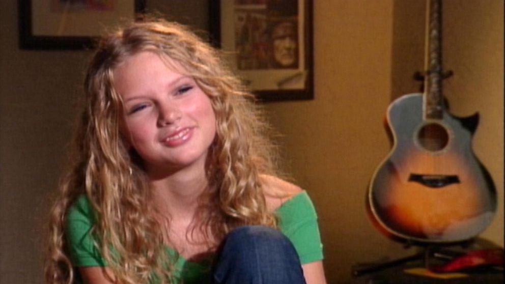 Cuando tenía 14 años, Taylor firmó un contrato con Sony/ATV Music publishing house, siendo la artista más joven contratada por esta empresa.
