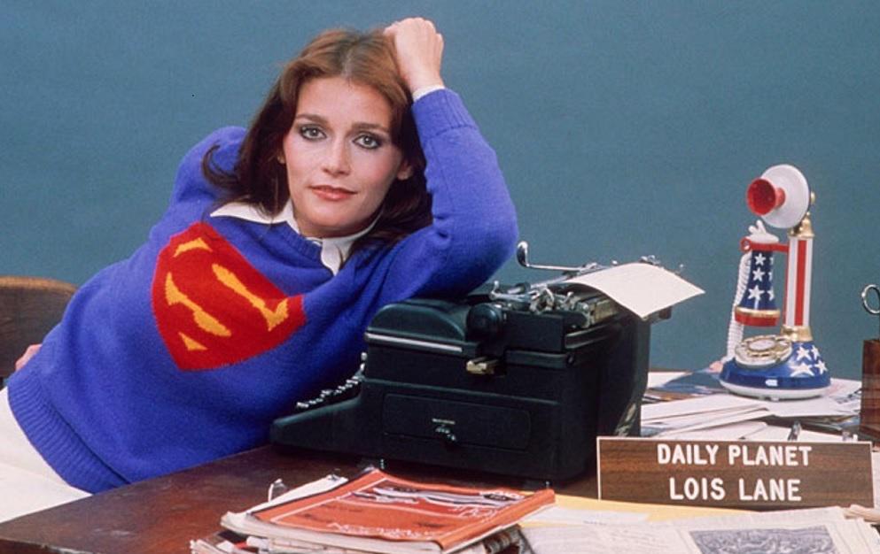 En los años 70, Margot Kidder conocida como la novia de ‘Superman’, Lois Lan, ella era una de las más solicitadas de Hollywood. Salió con hombres como Steven Spielberg y Richard Pryor. Kidder fue diagnosticada con trastorno bipolar en 1988, pero se negó a aceptar el tratamiento y terminó durmiendo en cajas de cartón en las aceras de Los Ángeles en los años 90. Falleció en 2018, a los 69 años.
