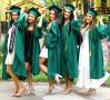 En una solemne ceremonia, los Seniors de Campo School recibieron de manos de las autoridades de la institución su título de High School, culminando una importante etapa académica. Los graduandos fueron felicitados por este significativo logro por sus familiares que marca el inicio de nuevos desafíos y oportunidades. Valentina Valerio, Adriana Teruel, Juline Hasbún, Andrea Rivera y Jessy Gutiérrez