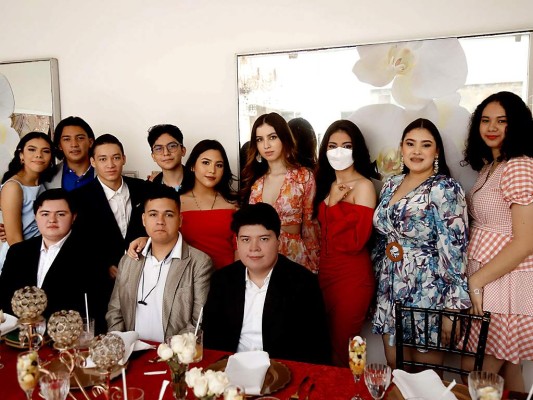 Isabella Ruiz, Ricardo Mazariegos, Joel Franco, Franklin Rivera, Amalia Escalante, Sofía Medina, Katherine Madrid, Nathalia Romero, Valeria González, Josué Del Cid, Rodrigo Ramírez y Dani Bonilla. $!Isabella Ruiz, Ricardo Mazariegos, Joel Franco, Franklin Rivera, Amalia Escalante, Sofía Medina, Katherine Madrid, Nathalia Romero, Valeria González, Josué Del Cid, Rodrigo Ramírez y Dani Bonilla.