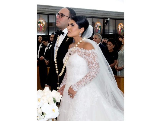 Alan Larach y Giuliana Faraj unidos por el lazo que representa el lazo inquebrantable del matrimonio. $!Alan Larach y Giuliana Faraj unidos por el lazo que representa el lazo inquebrantable del matrimonio.