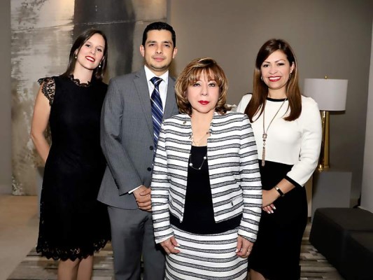 Mandy Dacarett, Gerardo Zelaya, Thelma Avelar y Karla Zerón $!Mandy Dacarett, Gerardo Zelaya, Thelma Avelar y Karla Zerón