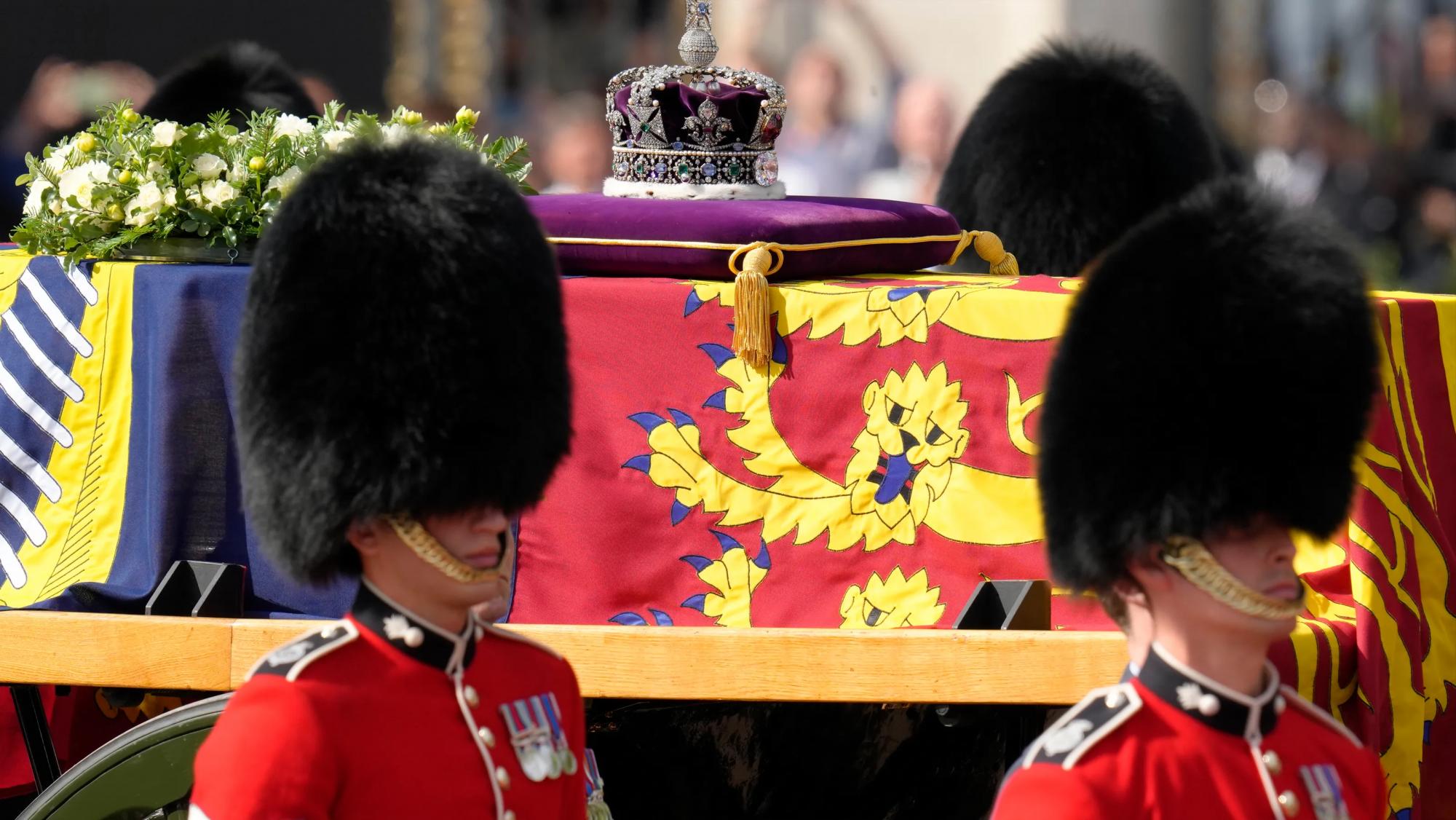 $!Así fue la procesión de la reina Isabel II en Londres