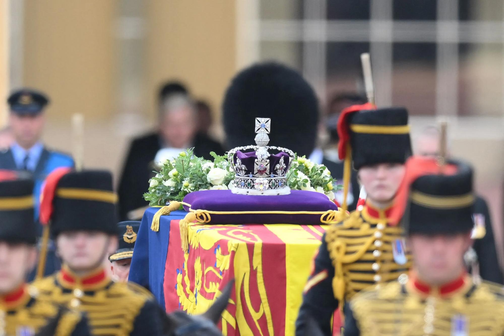 $!Así fue la procesión de la reina Isabel II en Londres
