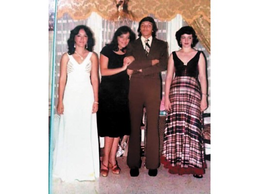 Con sus hermanos Olga, Xiomara, Raúl y Ana Castro $!Con sus hermanos Olga, Xiomara, Raúl y Ana Castro