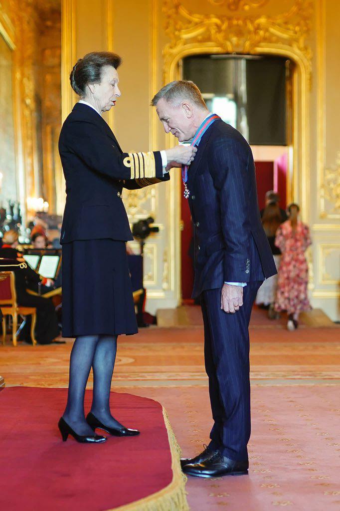 Daniel Craig recibe misma condecoración real que James Bond $!Daniel Craig recibe misma condecoración real que James Bond