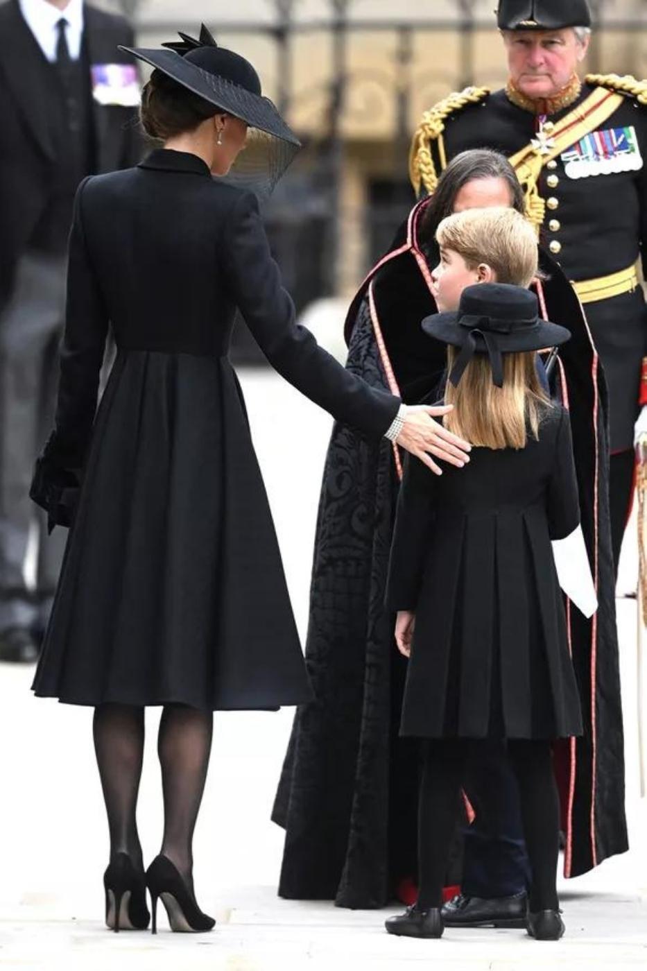La princesa Charlotte se despide de su bisabuela $!La princesa Charlotte se despide de su bisabuela
