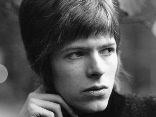 Su nombre era David Robert Jones. Nació en Brixton, Londres el 8 de enero de 1947 coincidiendo la fecha de su cumpleaños con la de Elvis Presley $!Su nombre era David Robert Jones. Nació en Brixton, Londres el 8 de enero de 1947 coincidiendo la fecha de su cumpleaños con la de Elvis Presley