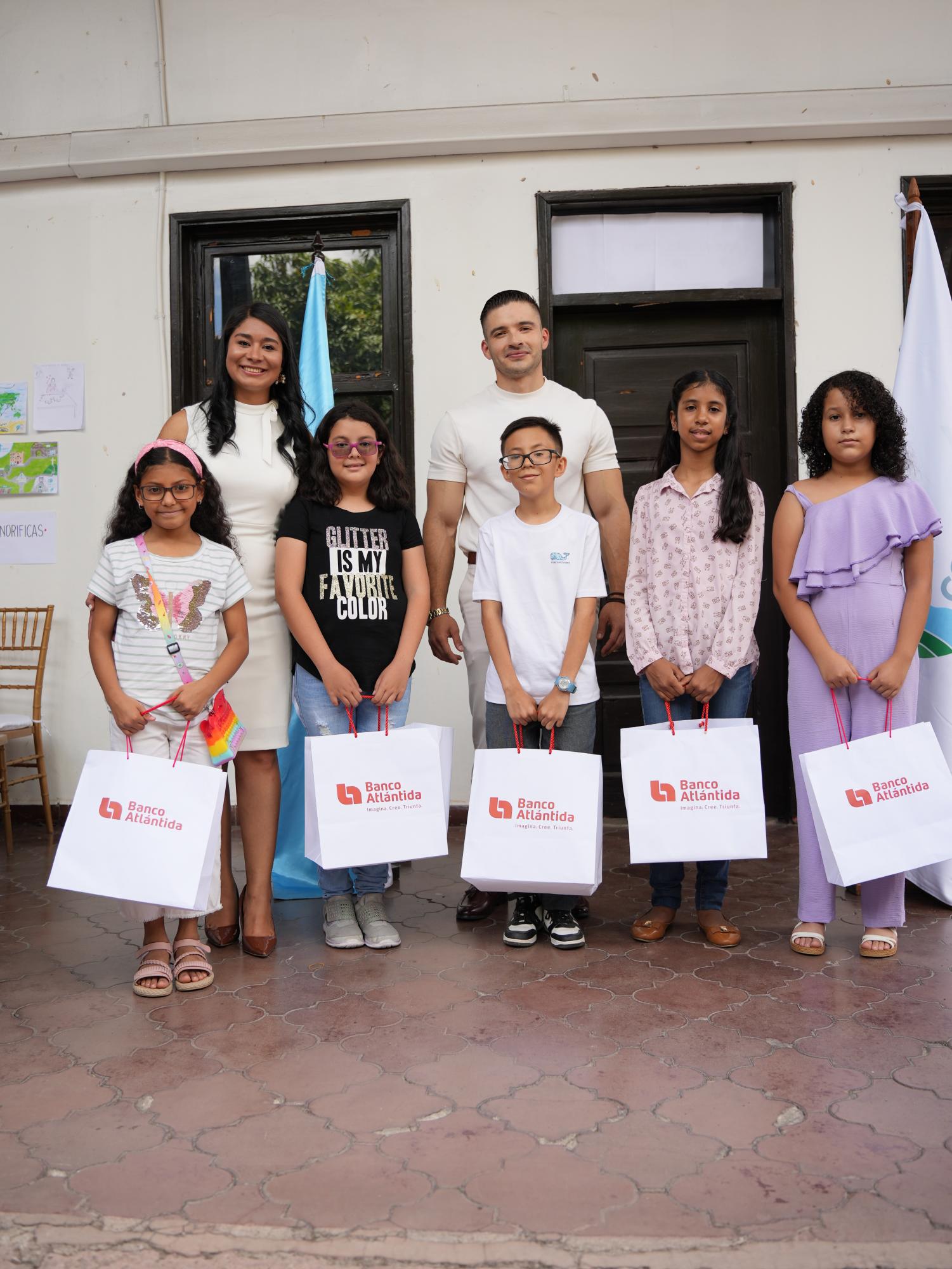 Correos de Honduras y Banco Atlántida realizan con éxito el primer concurso de dibujo infantil a nivel nacional $!Correos de Honduras y Banco Atlántida realizan con éxito el primer concurso de dibujo infantil a nivel nacional