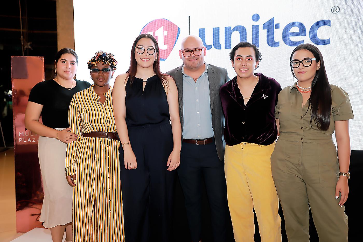 Hanna Flores, Esmi Alvarez, Tali Espinoza, Lawin Paz, Erick Molina y Monica Raudales. $!Hanna Flores, Esmi Alvarez, Tali Espinoza, Lawin Paz, Erick Molina y Monica Raudales.