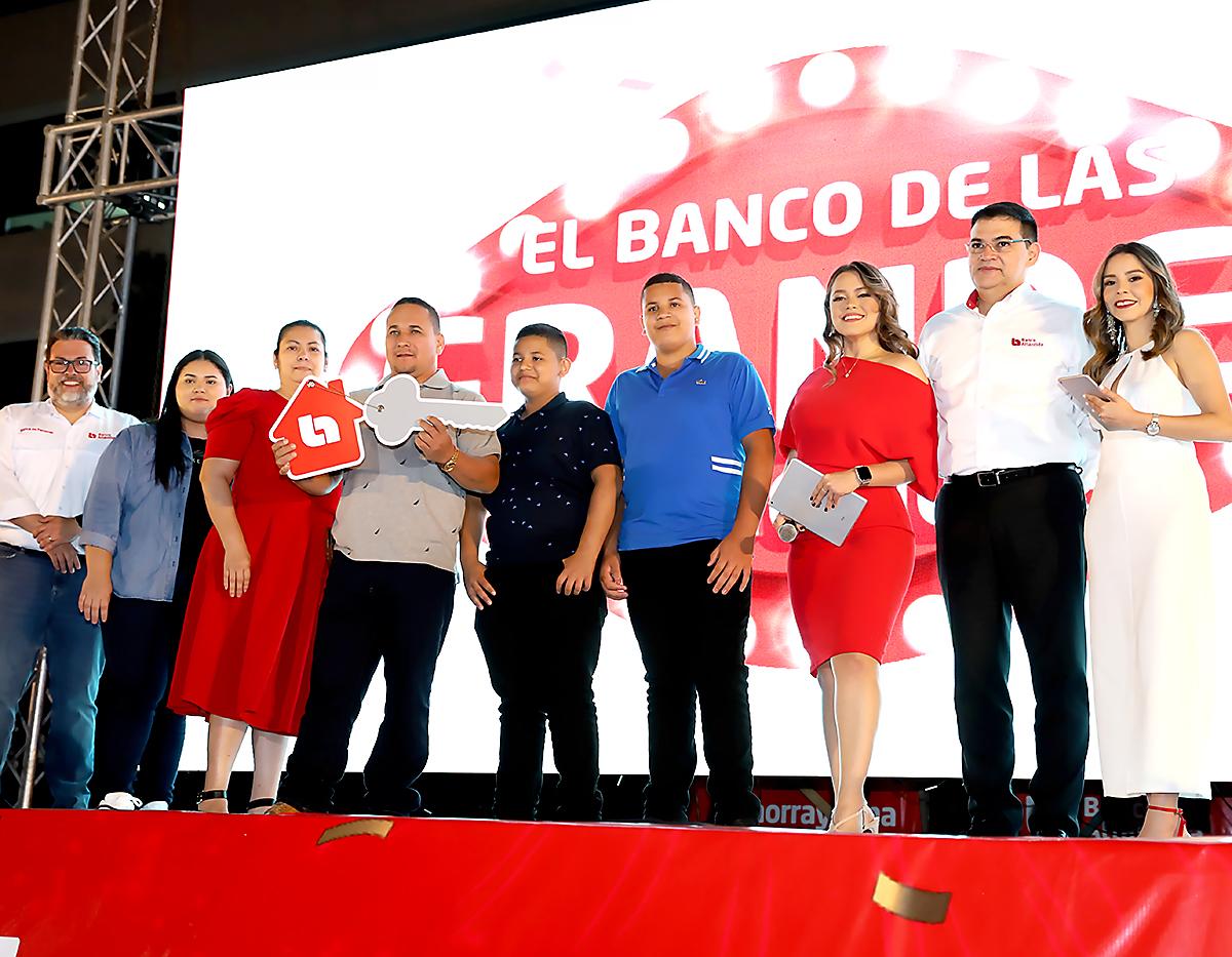 $!Banco Atlántida celebró su 110 Aniversario premiando la lealtad de sus clientes