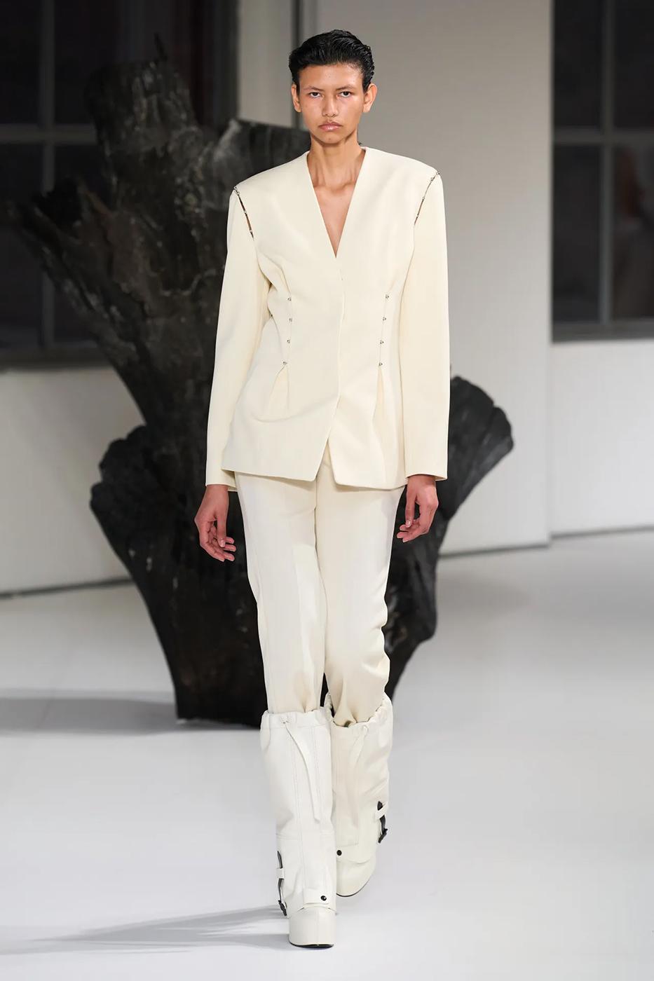Ventura abrió la pasarela FW 2023/24 de Del Core en Milan Fashion Week $!Ventura abrió la pasarela FW 2023/24 de Del Core en Milan Fashion Week