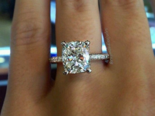 Anillo de diamante corte cuadrado. Este tipo de corte ha estado presente desde hace 200 años. $!Anillo de diamante corte cuadrado. Este tipo de corte ha estado presente desde hace 200 años.