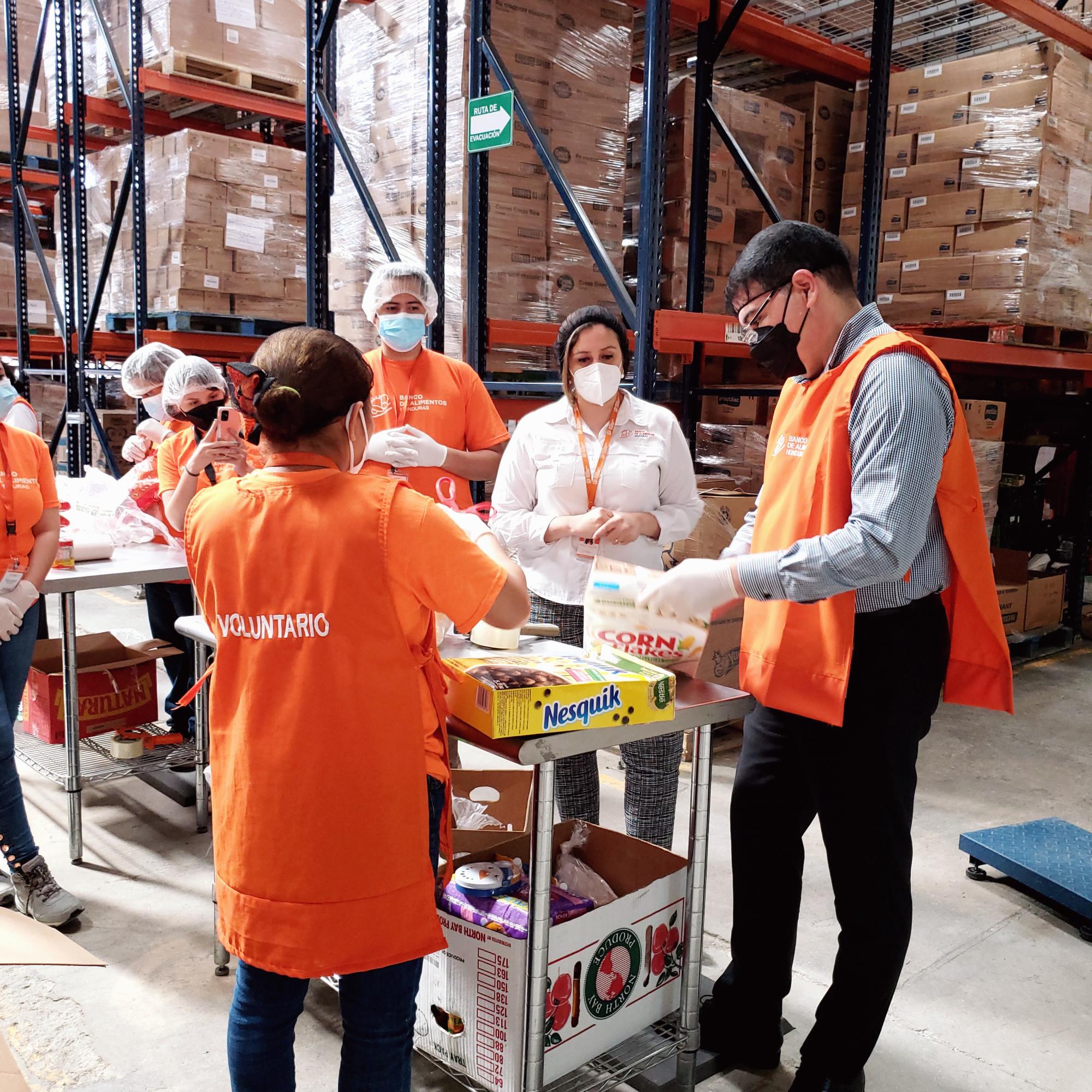 Banco Atlántida realiza jornadas de voluntariado corporativo en sucursales del banco de alimentos de Honduras $!Banco Atlántida realiza jornadas de voluntariado corporativo en sucursales del banco de alimentos de Honduras
