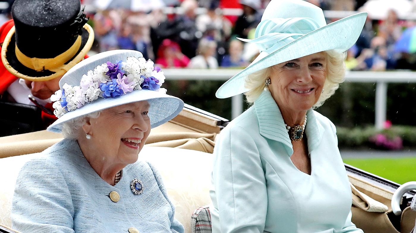 $!La reina Isabel II y Camila, duquesa de Cornualles durante el Royal Ascot de 2019 (Photo by Chris Jackson/Getty Images)