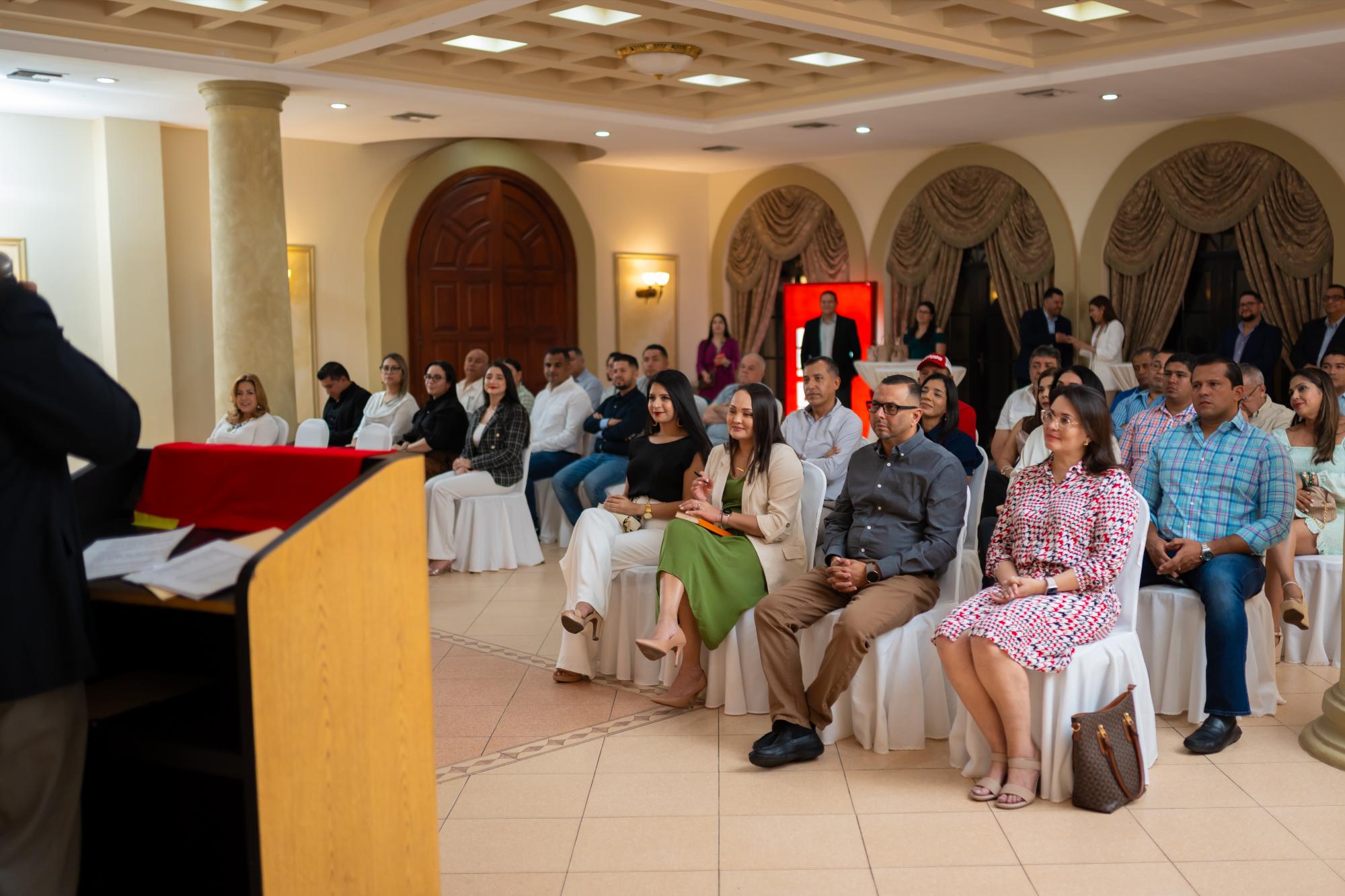 <b>Clientes de BAC recibieron charla de expertos, sobre los beneficios de las energías renovables.</b> $!<b>Clientes de BAC recibieron charla de expertos, sobre los beneficios de las energías renovables.</b>