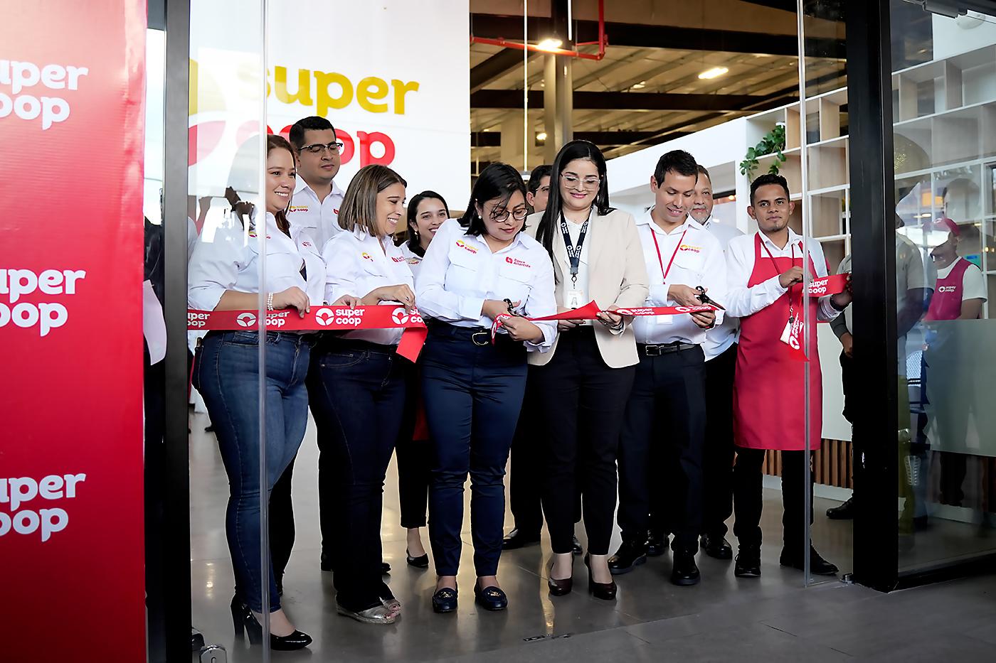 De nuestra familia a la suya: Supermercados SuperCoop abre sus puertas en Plaza Orquídeas en Tegucigalpa $!De nuestra familia a la suya: Supermercados SuperCoop abre sus puertas en Plaza Orquídeas en Tegucigalpa