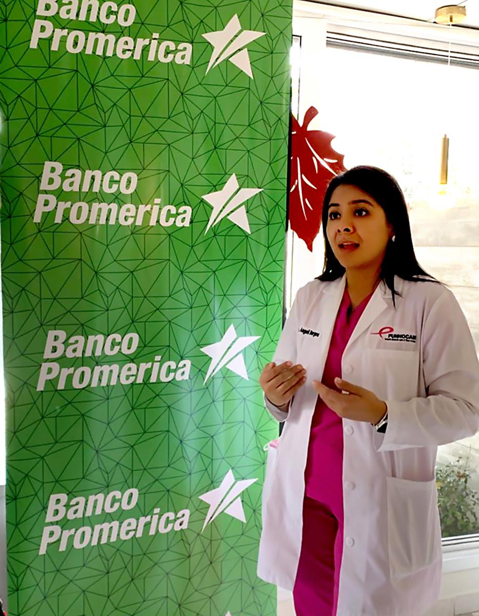 $!La doctora Angeli Burgos de Funhocam explicó sobre la importancia de la detección temprana, así como algunos consejos para el autoexamen y posibles signos del cáncer de mama, entre otros